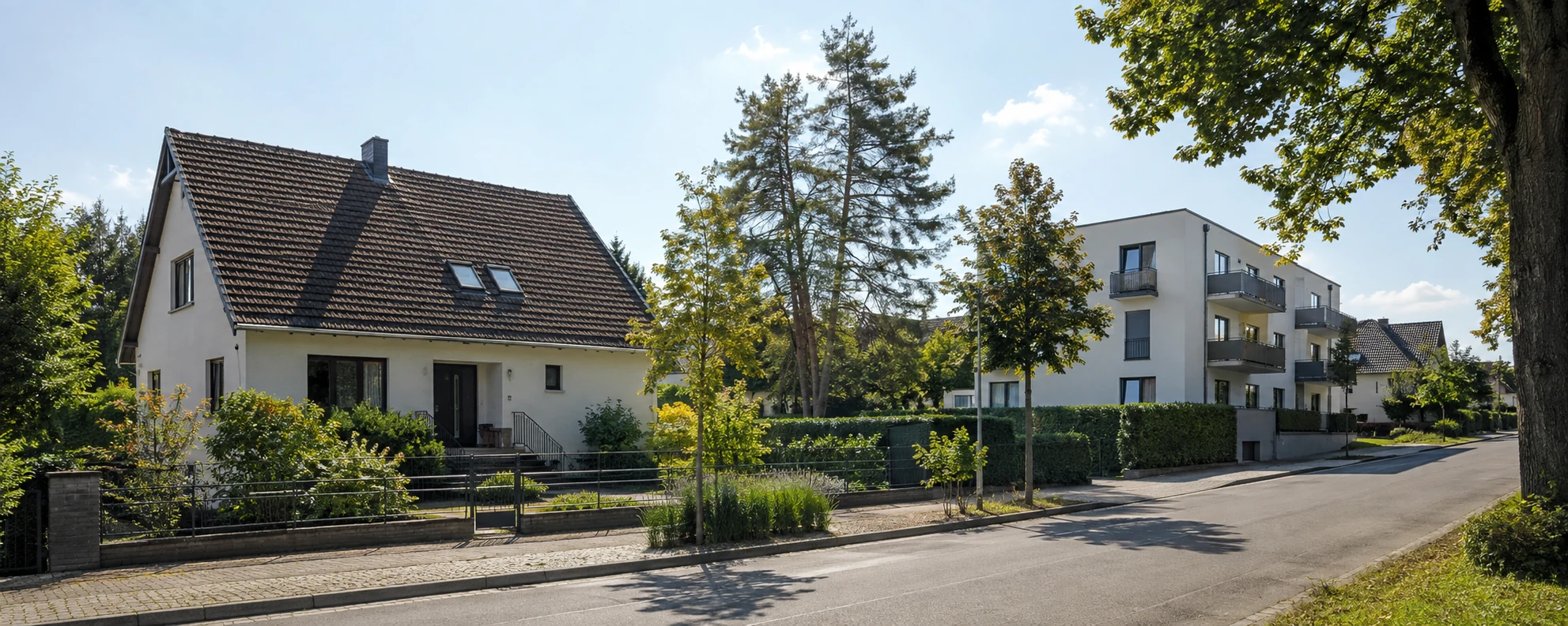 Wohnlage mit Einfamilienhaus und kleinem Mehrfamilienhaus